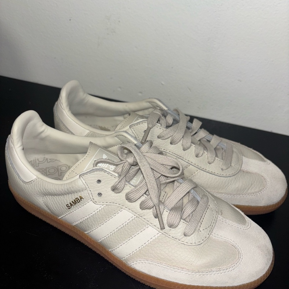 Adidas’s Samba OG Athletic Shoe - Picture 4 of 9
